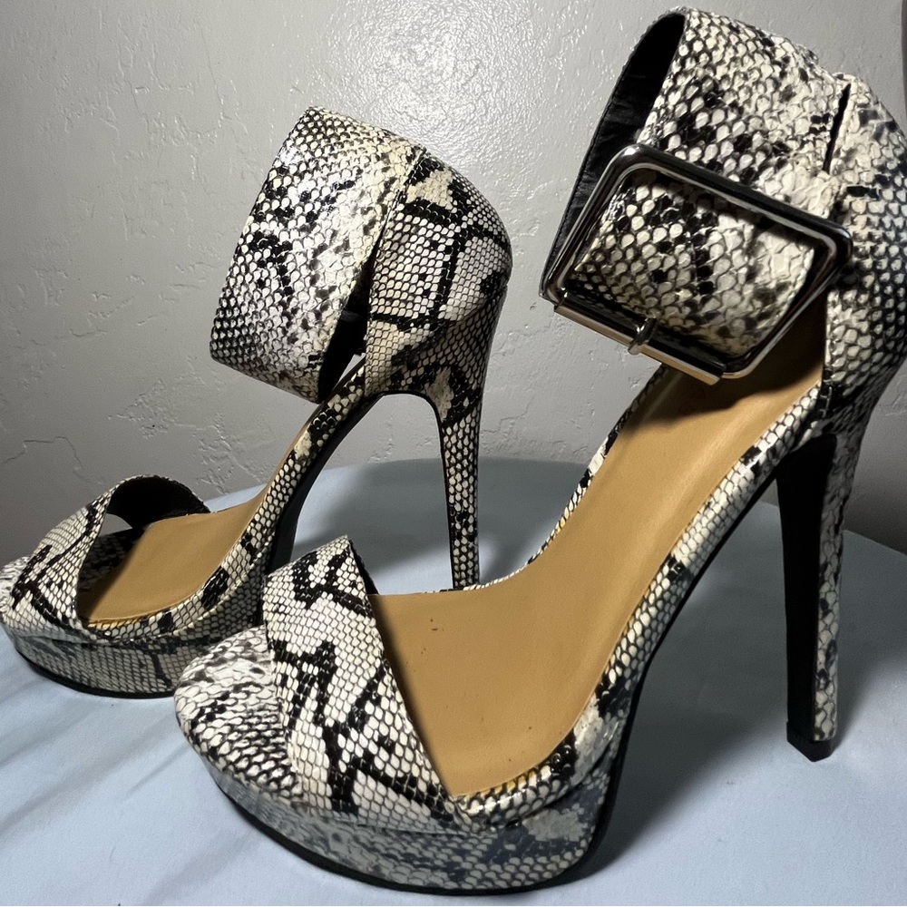 Justfab Snakeskin Platform Heels size (10ish?) please read description!
